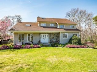 8 Bogel Rd, Bayport, NY 11705
