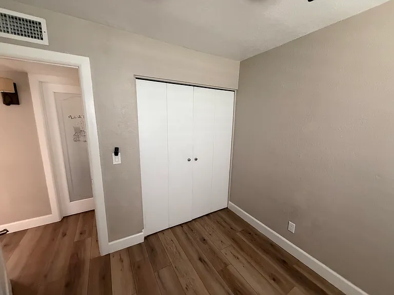 Bedroom 4 closet