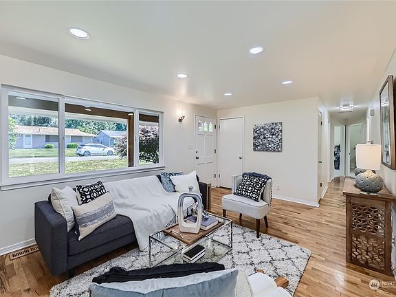 4th image of 22204 38th Avenue W