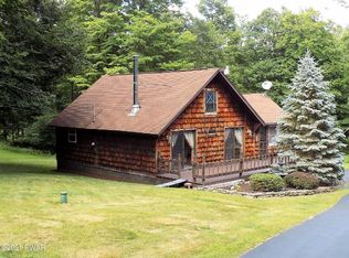 32 Grenoble Dr, Newfoundland, PA 18445