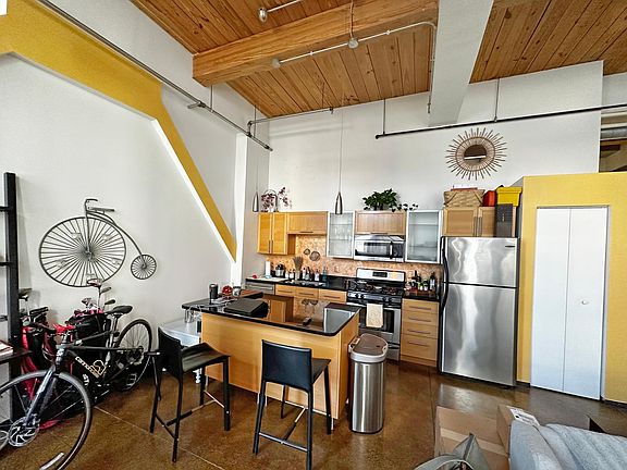 5th image of 120 Holmes St Unit 105