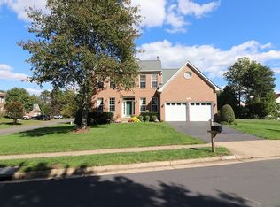 14402 Picket Oaks Rd, Centreville, VA 20121