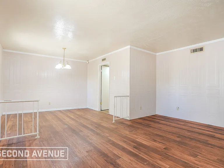 160 N Crestwood Blvd — Photo 7