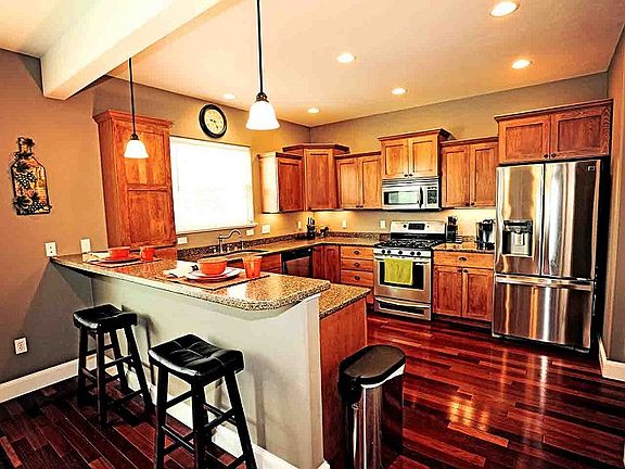 3rd image of 303 Willowbrook Dr