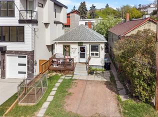 2520 W 16b St SW, Calgary, AB T2T4L9