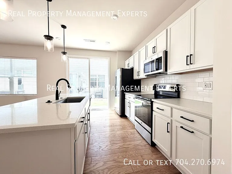 6016 Caprera Way — Photo 3