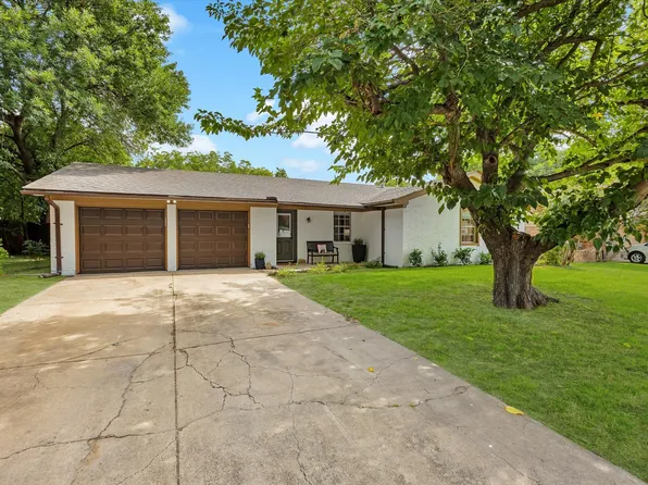 805 Keller Ave, Benbrook, TX 76126