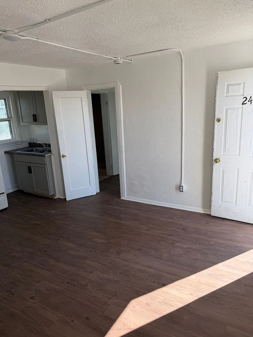 Cottonwood Village — Photo 4