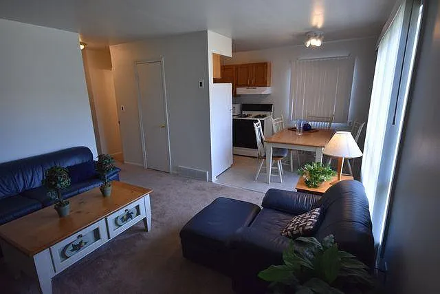 2758 Ackley Ave — Photo 6
