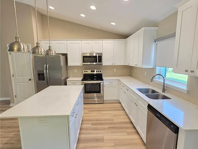 5523 Castania Dr — Photo 6