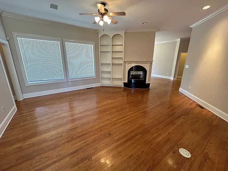 216 Rollingwood Cir NW — Photo 4