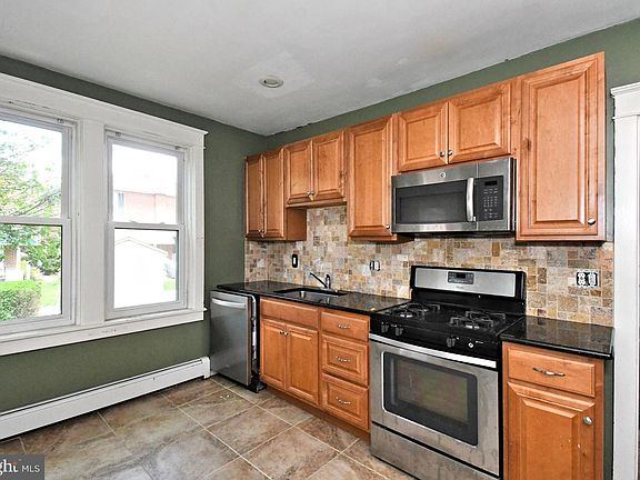 5th image of 144 W Elm St
