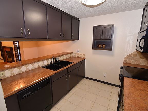 4th image of 1300 Towne Lake Dr