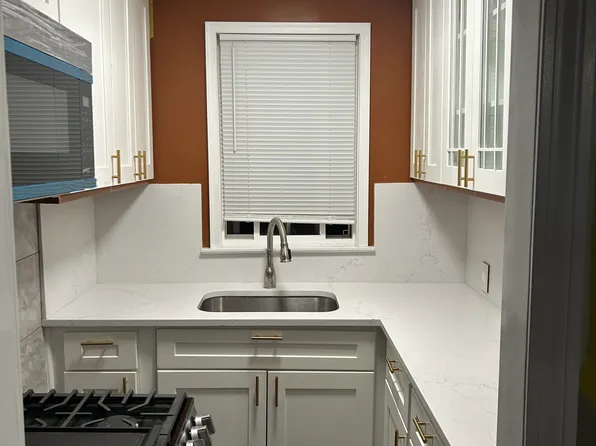 303 Pitman St #3, Fall River, MA 02723