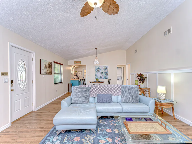 The vaulted ceiling creates a much more spacious feel to this one bedroom apartment