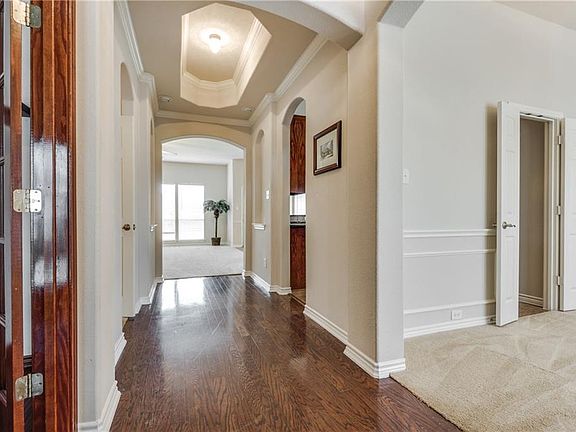 5th image of 2704 Deer Hollow Dr