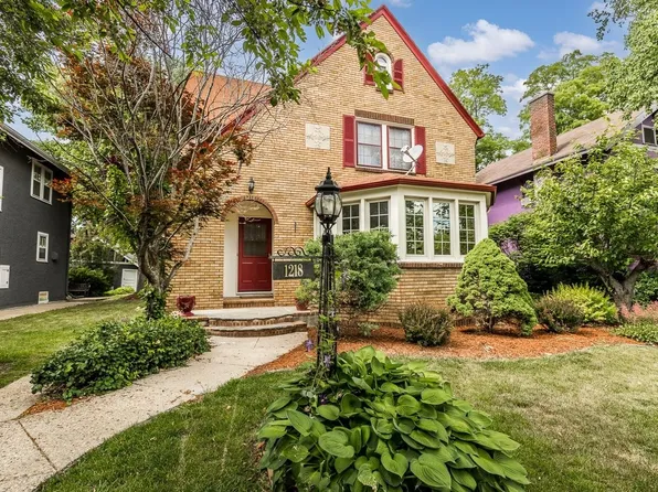 1218 Harlem Blvd, Rockford, IL 61103