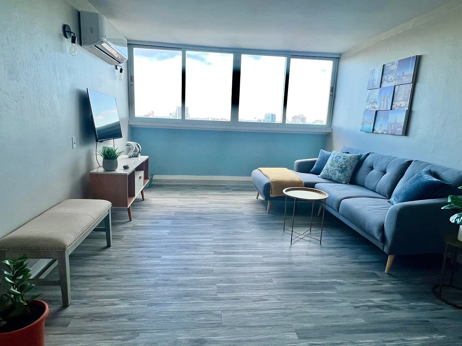 Enjoy beautiful city and ocean views from this furnished apartment in Santurce. — Photo 3