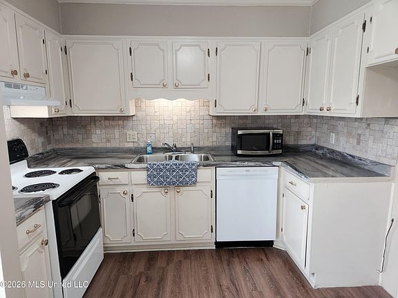 5th image of 5025 Wayneland Dr APT M1