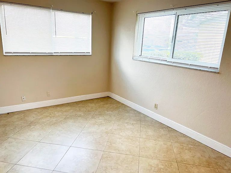 4050 NE 12th Ter #1-15 — Photo 7