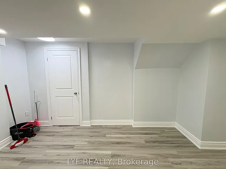 30 Lavron Ct #BASEMENT — Photo 6