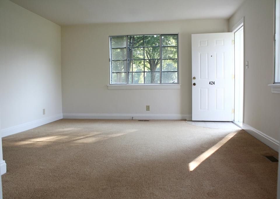 2nd image of 403 Elmhurst Rd