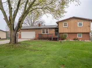 10288 Hunting Hills Ave NE, Hartville, OH