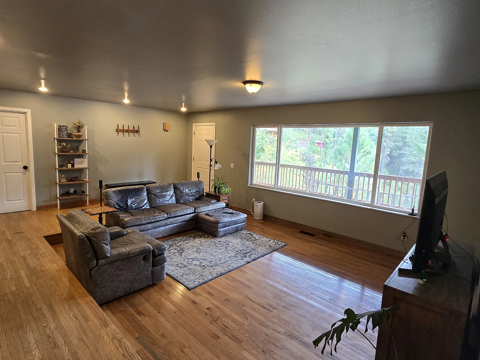 2 bed, 4200 sqft, $1,000 — Photo 4