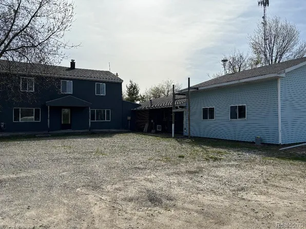 2393 Forrest Hills Dr, Tecumseh, MI 49286