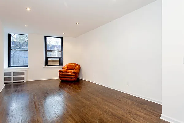 Rented by Mirador Real Estate | media 9