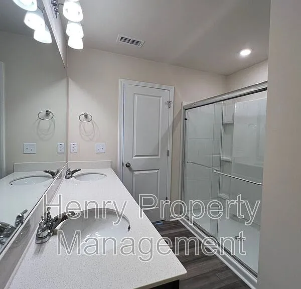 839 McKenzie Park Ter — Photo 11