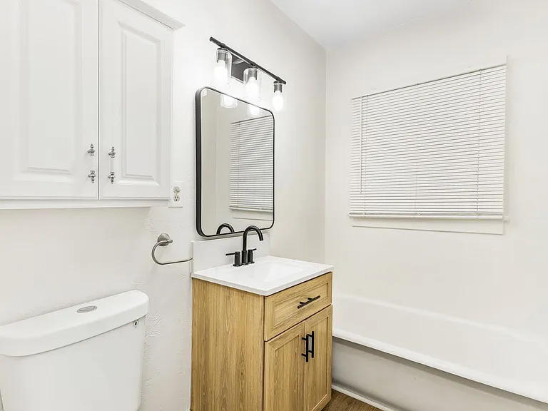 1359 Jasper Ave — Photo 41