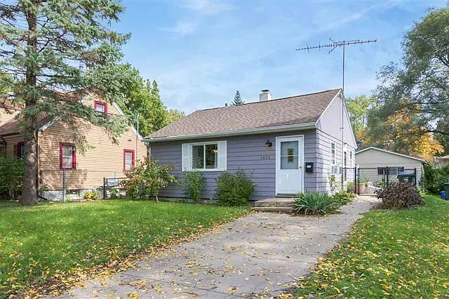 1610 Crescent St — Photo 1