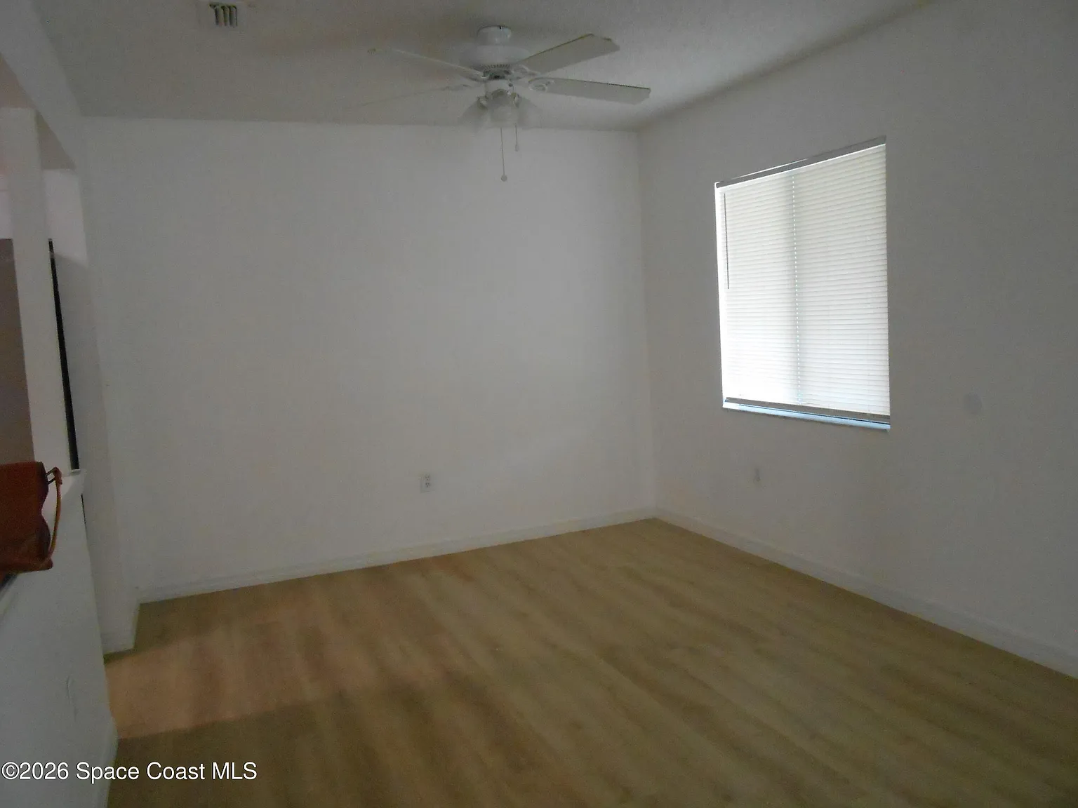 2 bed, 2.0 bath, 11040 sqft, $1,800 — Photo 3
