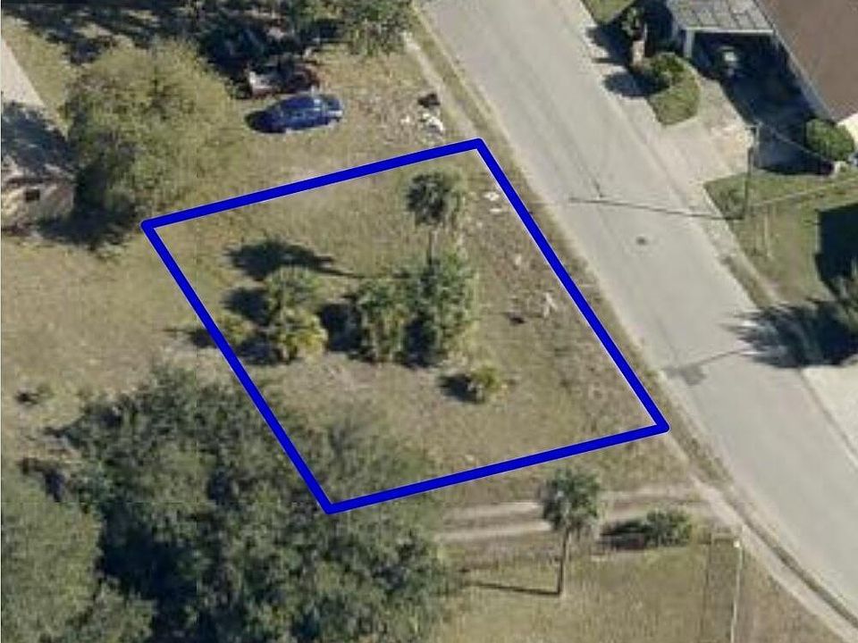 1st image of 810 Booker St