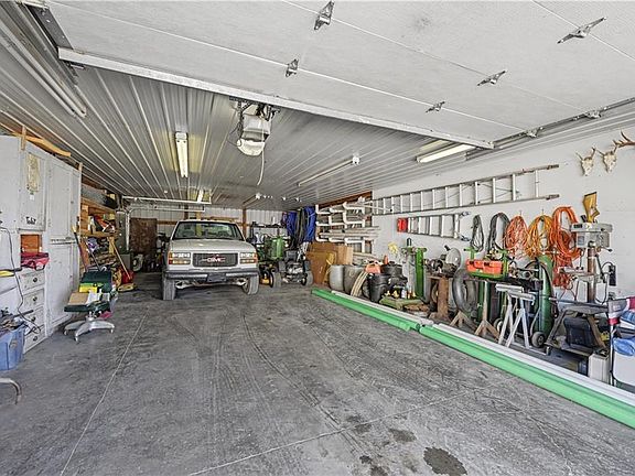 4th image of 16015 Leavenworth Rd