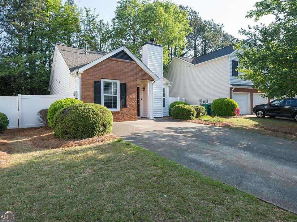 1st image of 207 Daventry Way