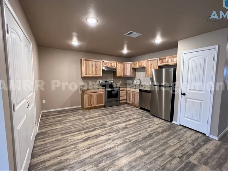2509 N Ave N — Photo 3