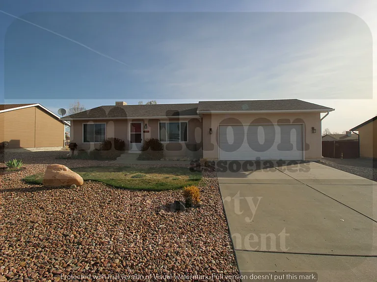 220 S Caddoa Dr — Photo 1