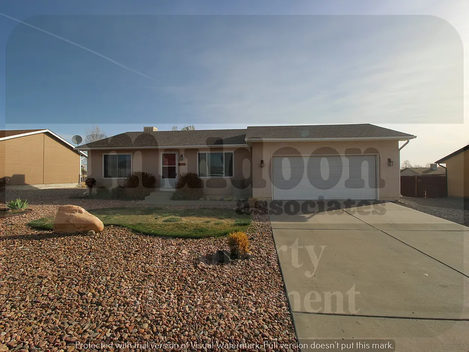 220 S Caddoa Dr