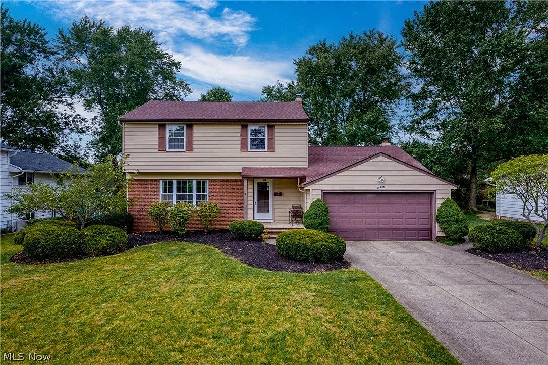 4 bed, 2.5 bath, 2444 sqft, $3,000 — Photo 1