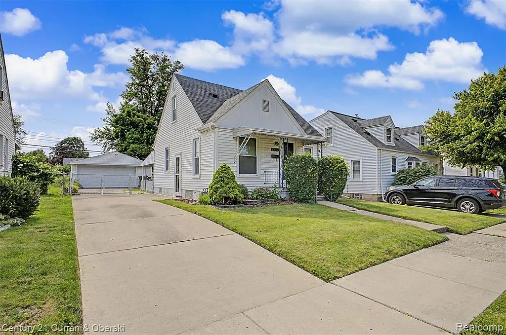 3 bed, 1333 sqft, $2,100 — Photo 2
