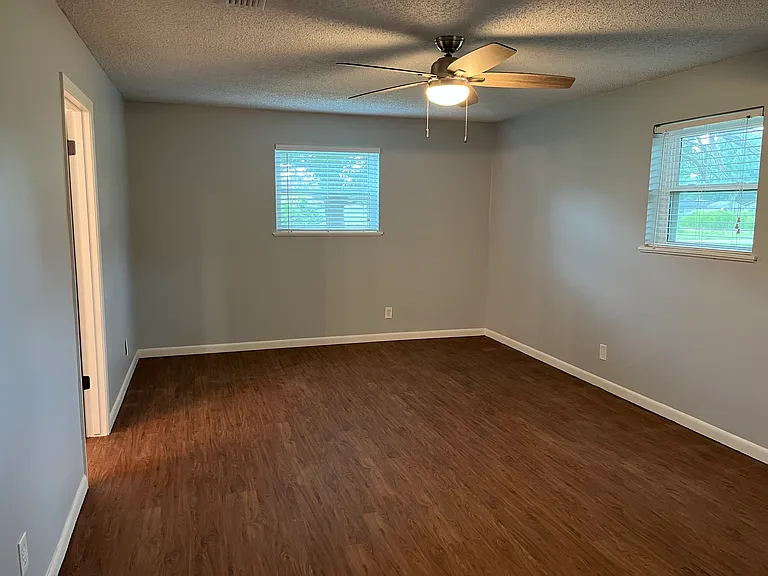 402 S Green St — Photo 11