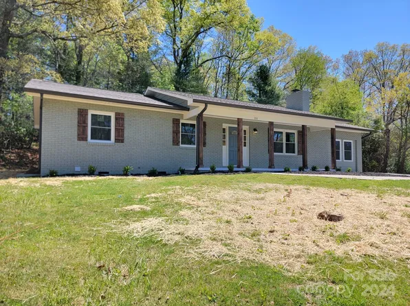 151 Atwood Dr, Hendersonville, NC 28792
