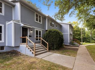 850 Lakeview Dr, Grandview, MO 64030