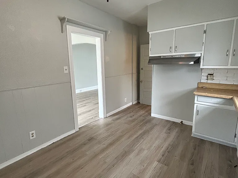 9825 Macon Ave — Photo 5