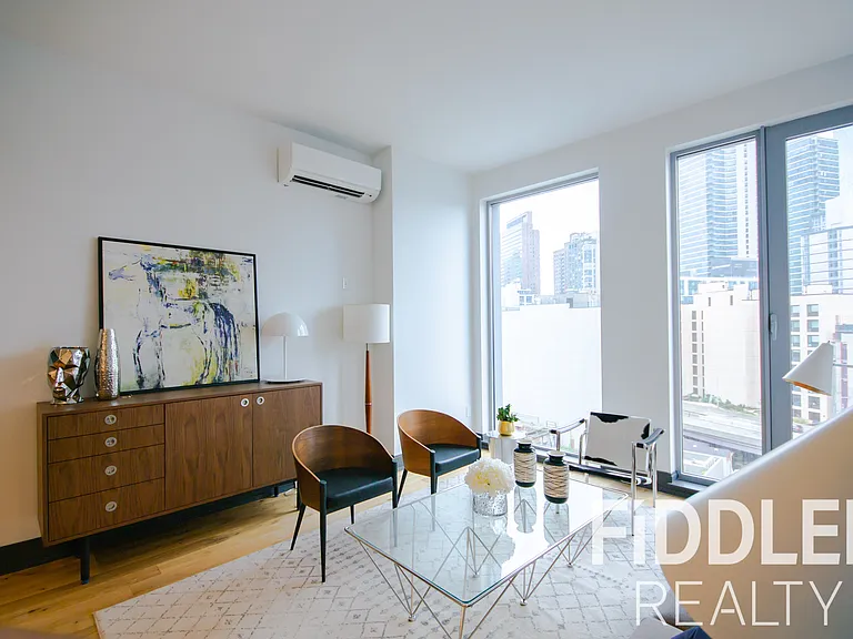42-22 27th St #1705 — Photo 2