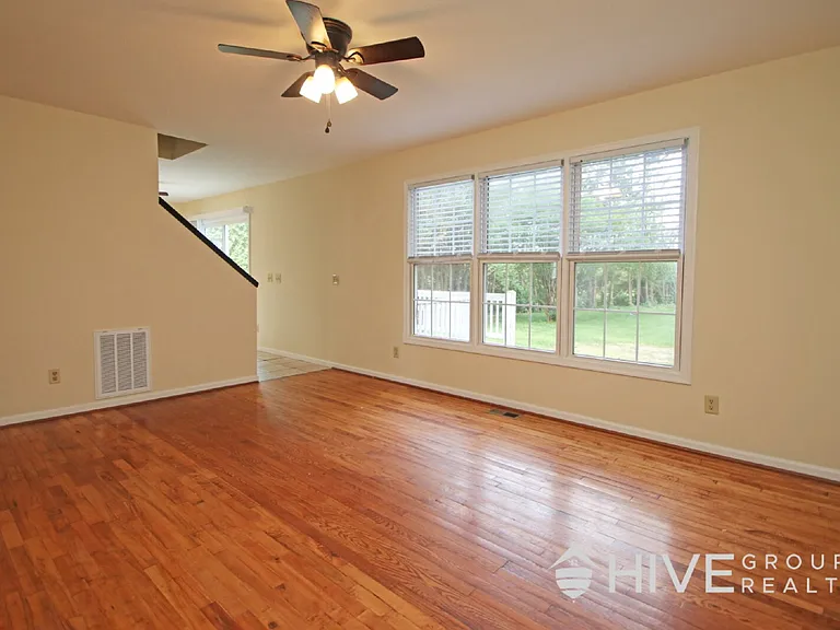 1345 Goldfinch Dr — Photo 5