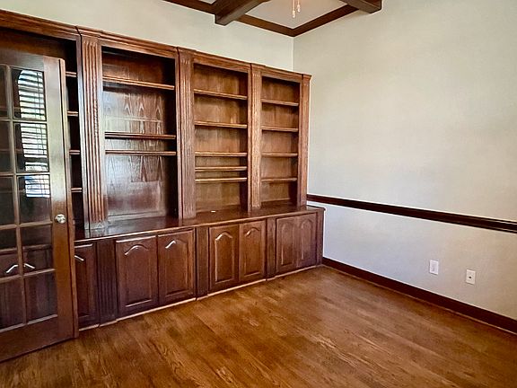 4th image of 3439 Mayflower Dr