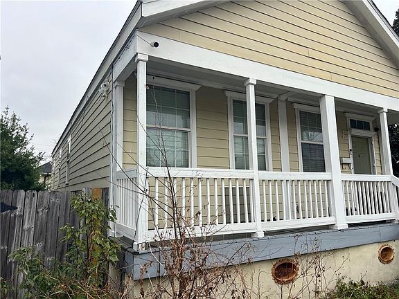 3rd image of 2433 Amelia St